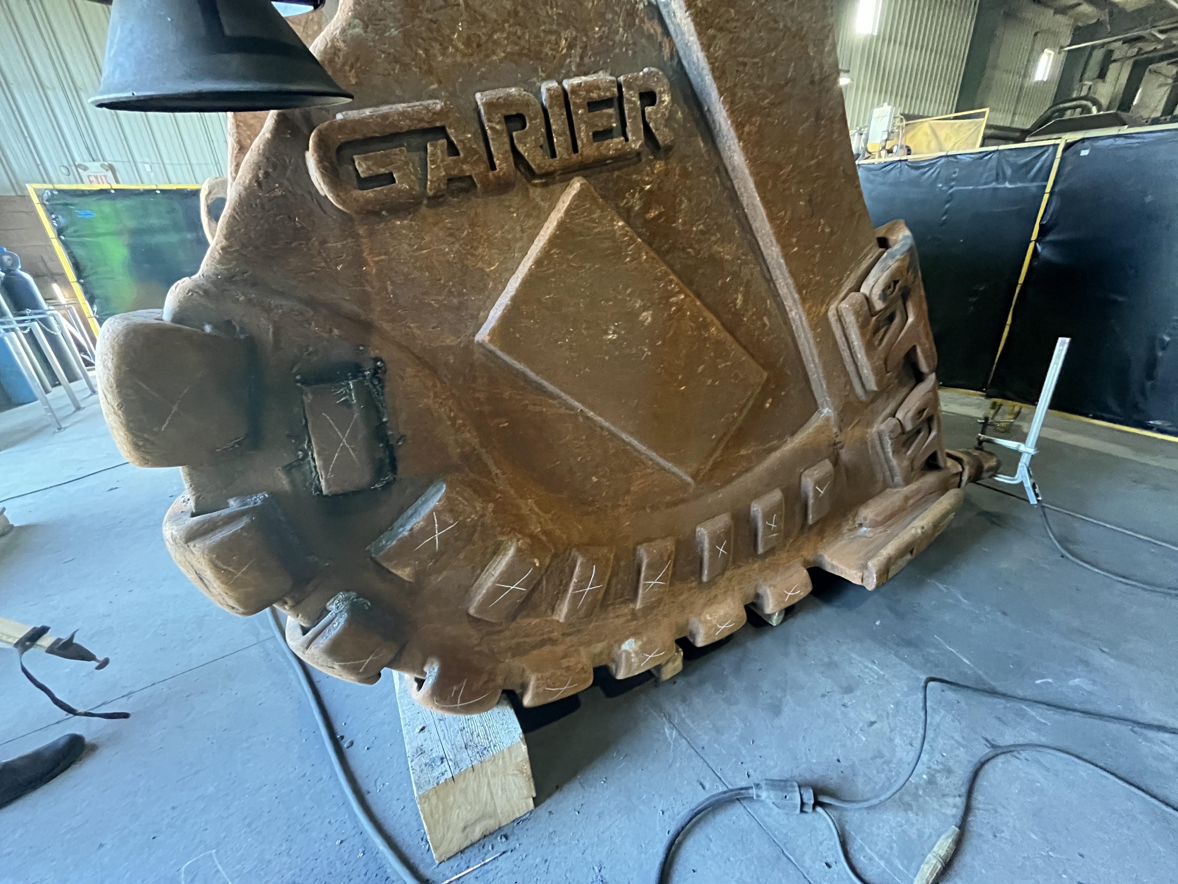 <p>Komatsu PC 2000 Bucket Rebuild Project</p>