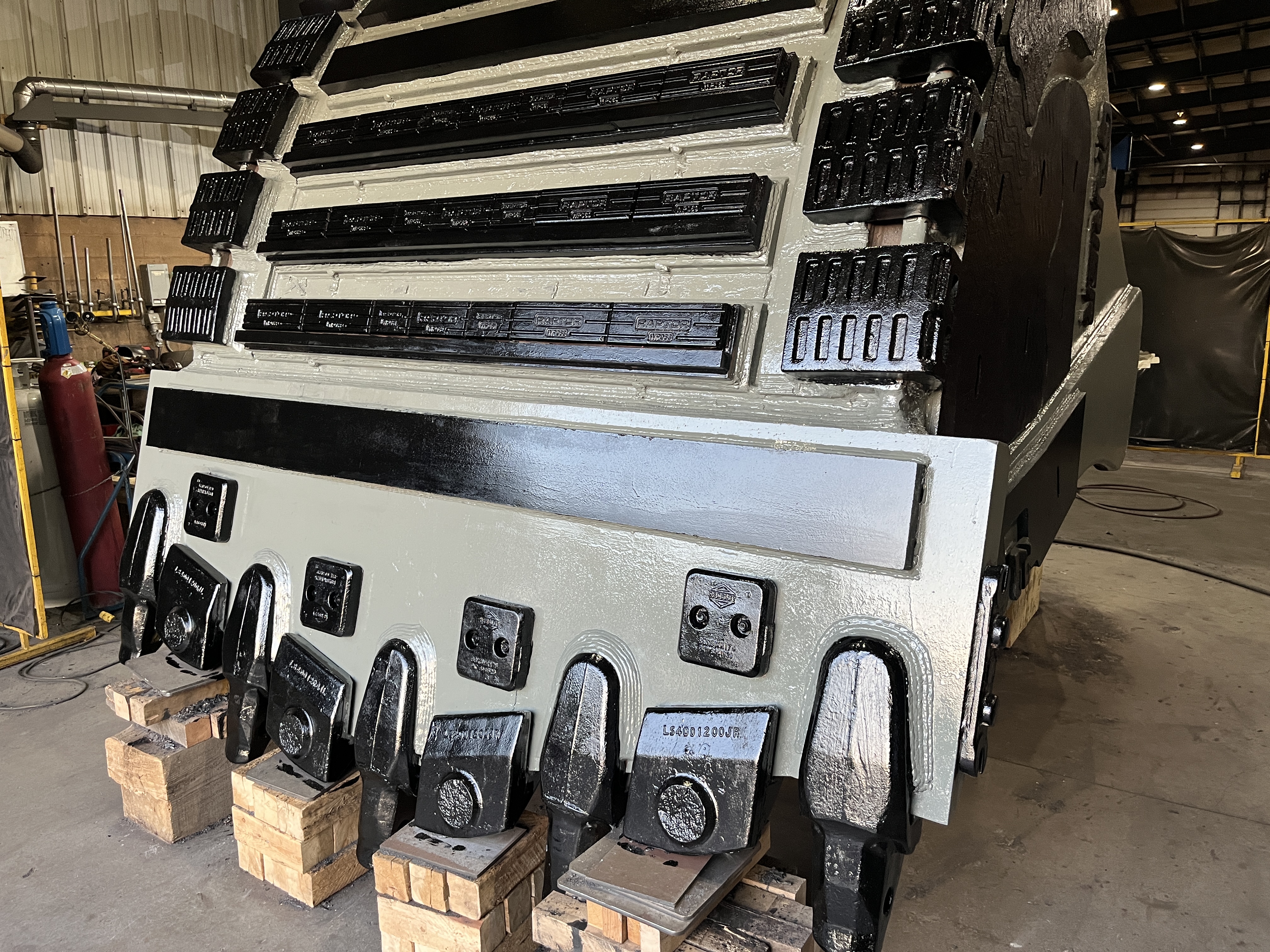 <p>Komatsu PC 2000 Bucket Rebuild Project</p>