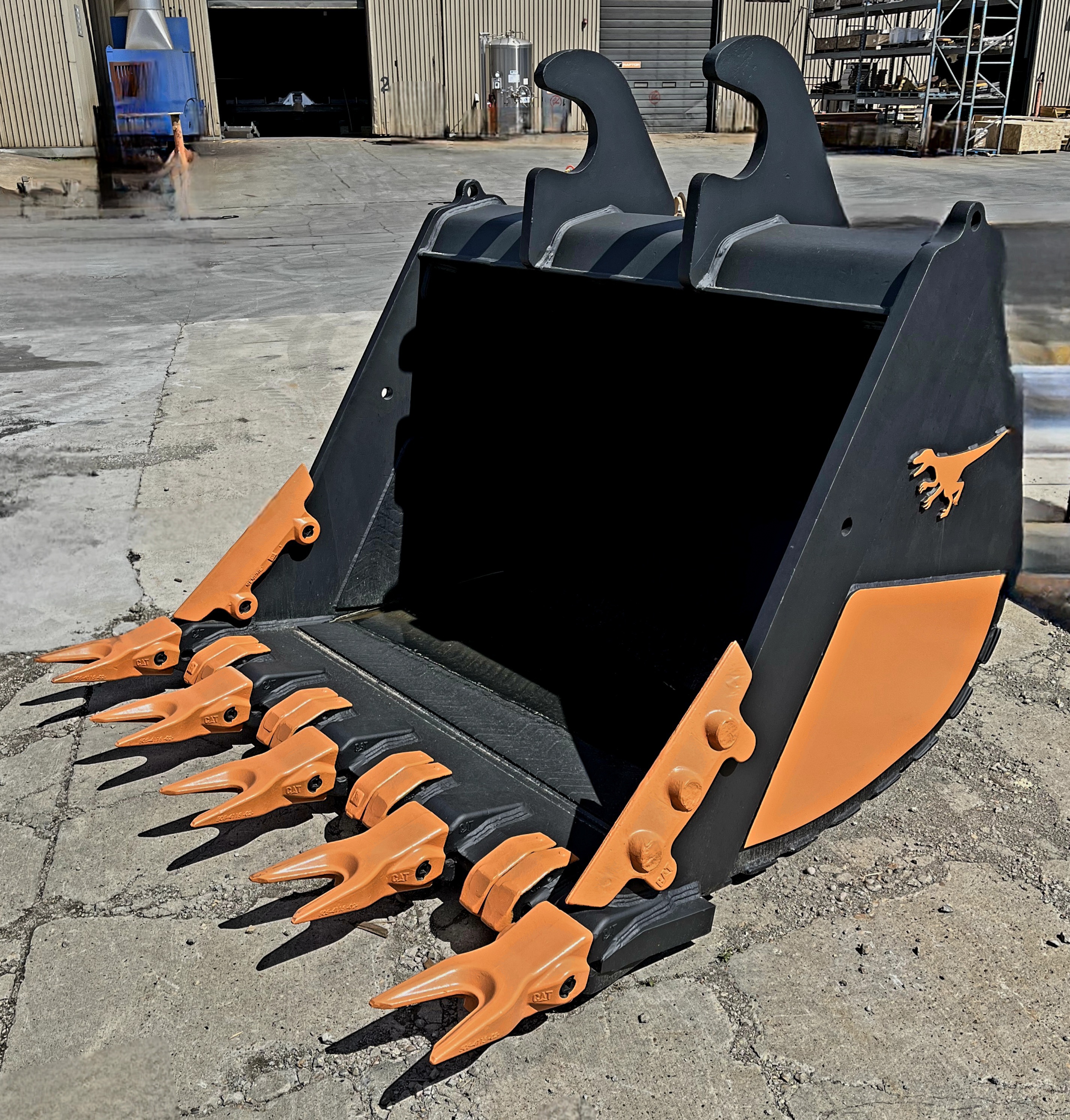 <p>The Raptor 300-Series Dig Bucket!</p>